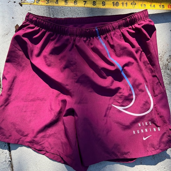 Nike running shorts - Picture 3 of 4
